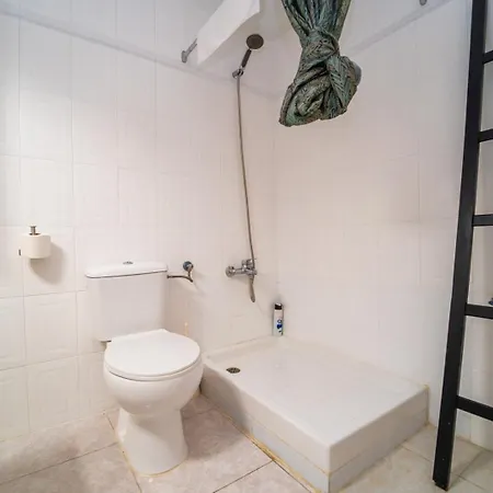 Urban Retreat Spacious Comfort Near Apartment Alicante