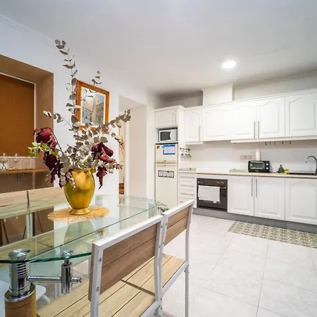 Urban Retreat Spacious Comfort Near *