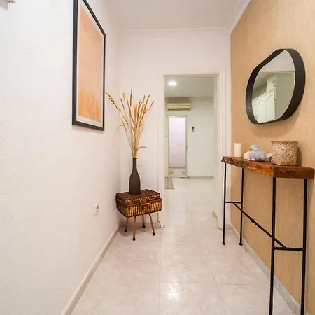Urban Retreat Spacious Comfort Near
