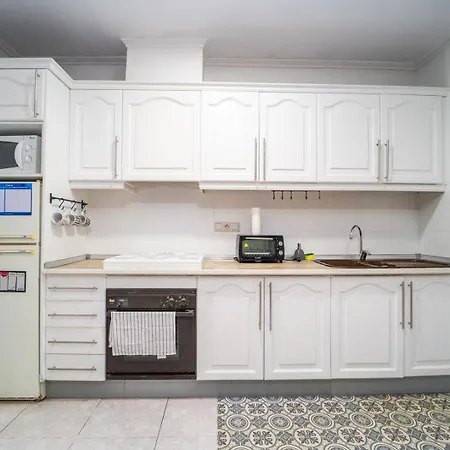 Urban Retreat Spacious Comfort Near * Alicante